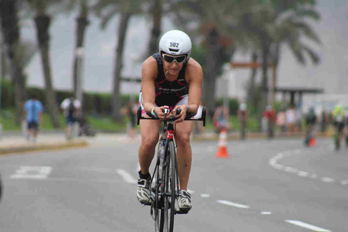 Para afrontar este desafío con éxito, es fundamental seguir un plan de entrenamiento para triatlón bien estructurado
