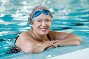 Conoce los beneficios físicos de la natación en mujeres