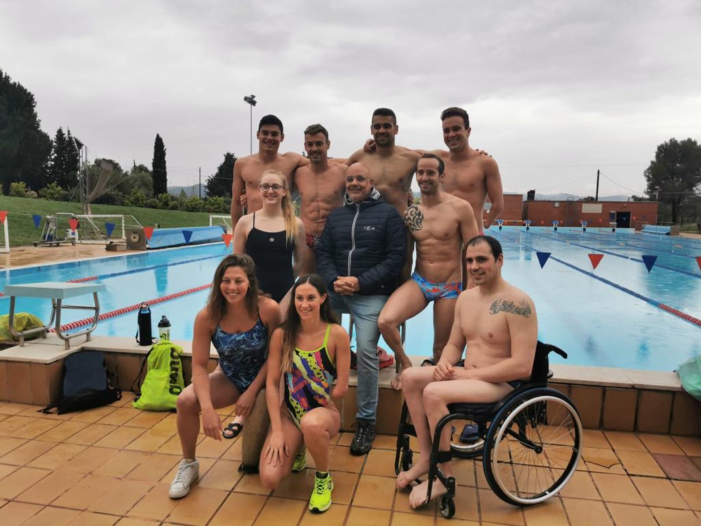 La natación paralímpica tiene sus orígenes a principios del siglo XX, cuando se comenzaron a organizar competiciones para personas con discapacidad.